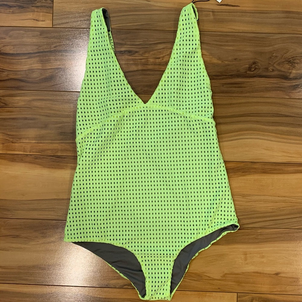 BNWT Acacia Malta in Neon Citrus